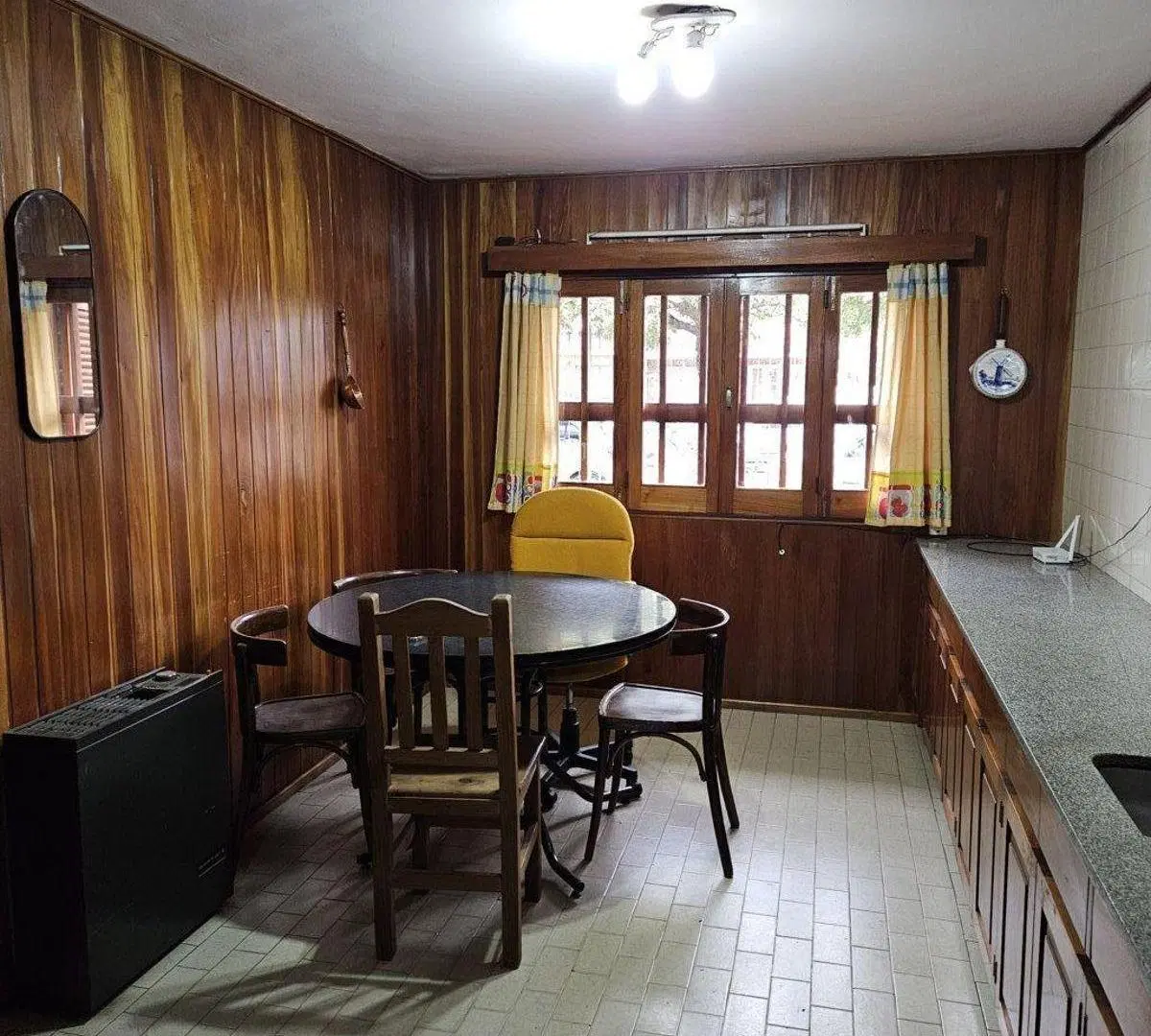 Casa en Alquiler Exclusivamente Comercial – Cerro de las Rosas 5