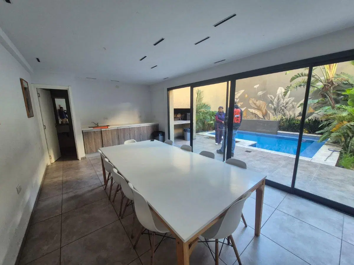 Semipiso Único de Categoría con Patio, Asador y 2 Cocheras Independientes – Obispo Trejo 825 2