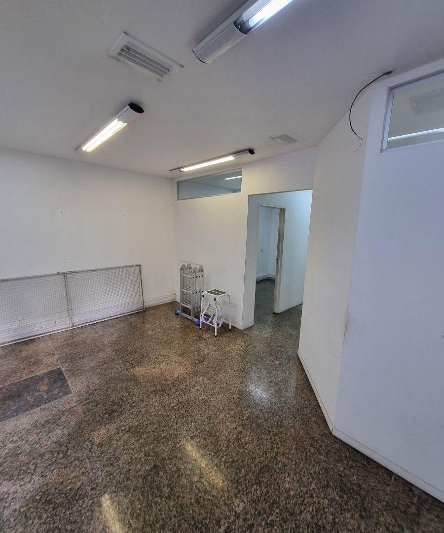 Foto de Amplio Local Comercial de 212 m² en Duarte Quirós – Ideal Empresas, imagen 4