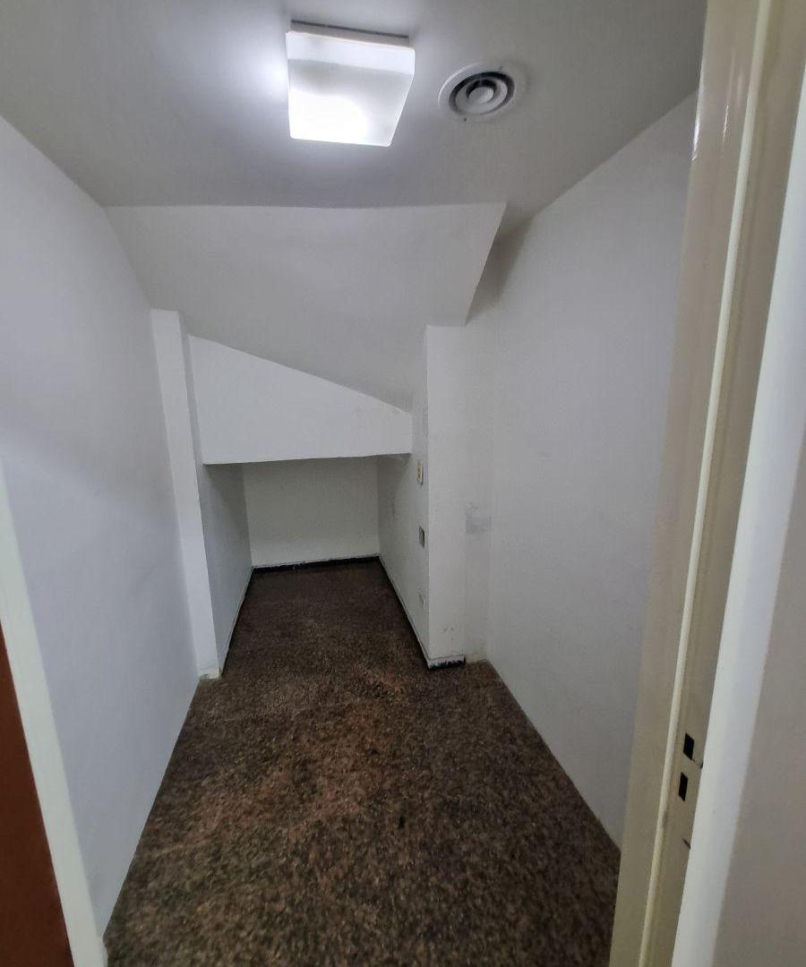 Foto de Amplio Local Comercial de 212 m² en Duarte Quirós – Ideal Empresas, imagen 2