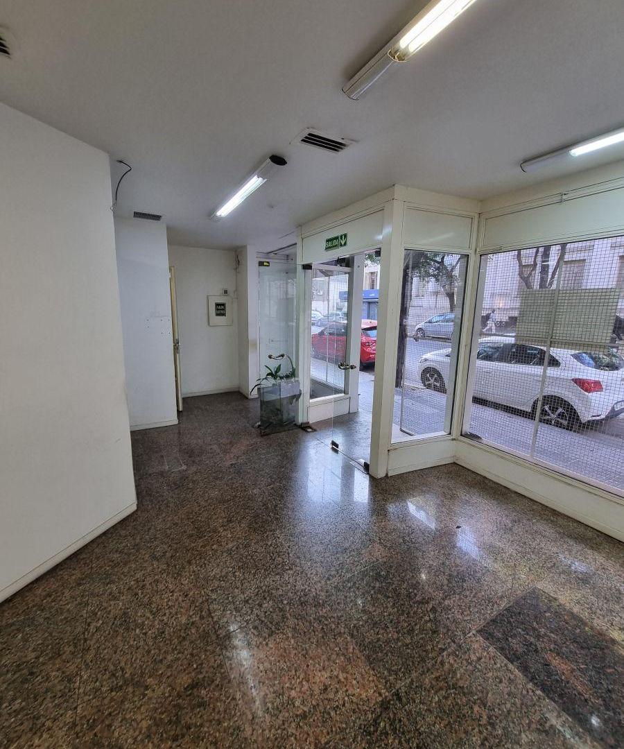 Foto de Amplio Local Comercial de 212 m² en Duarte Quirós – Ideal Empresas, imagen 3