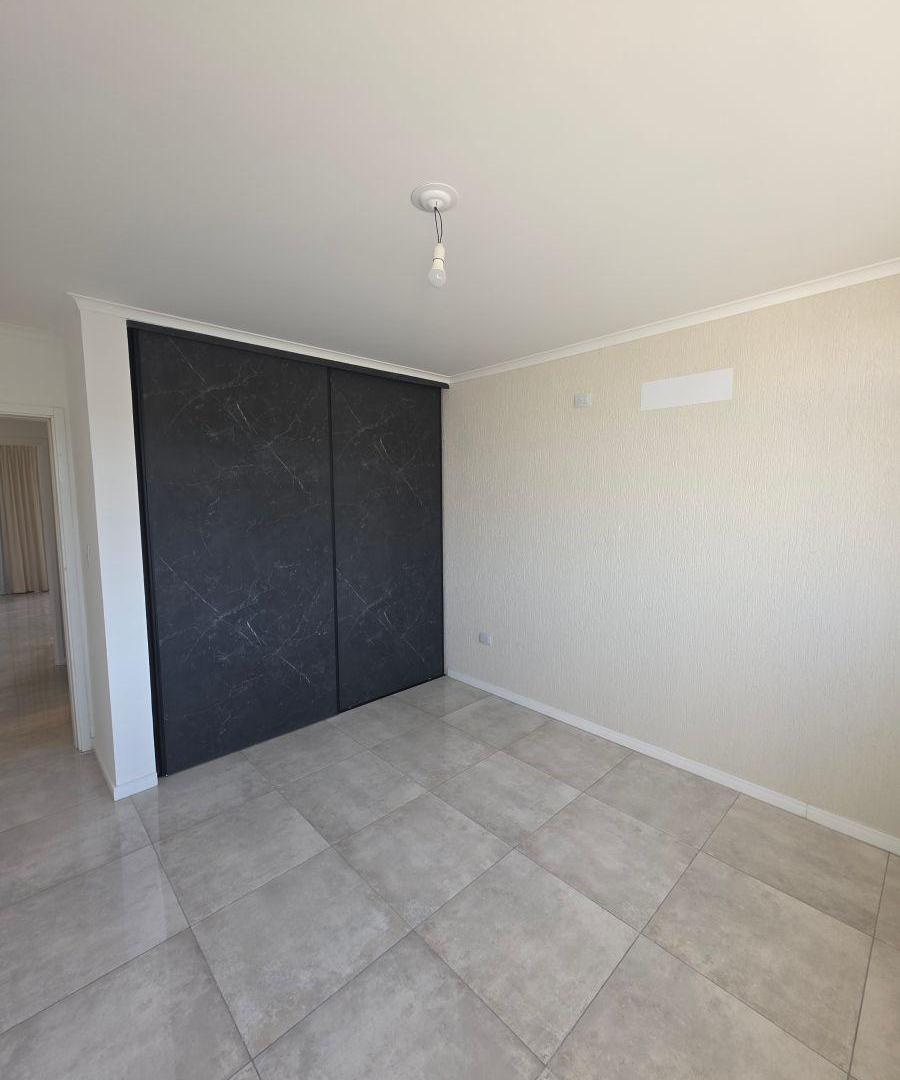 Foto de Departamento premium de 3 dormitorios con cochera y vista al lago, imagen 5
