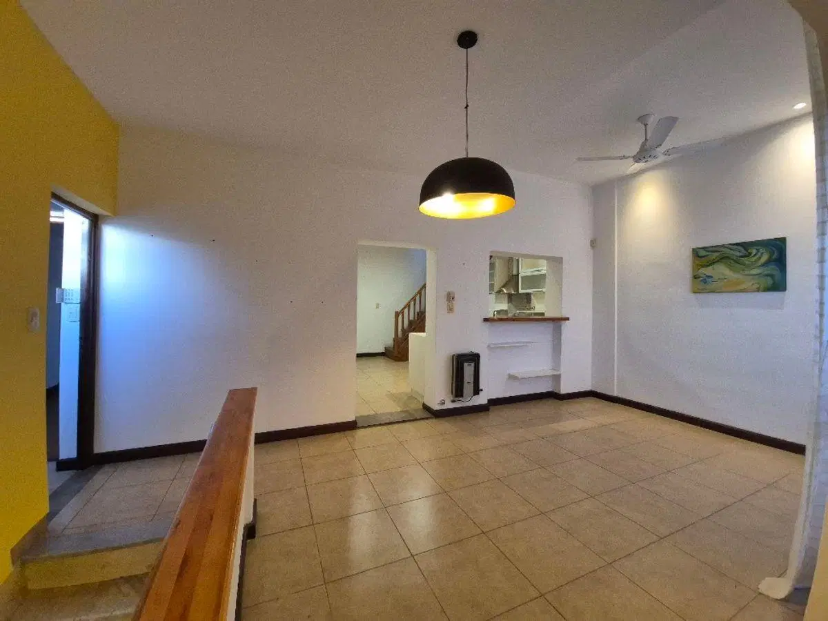 CASA PASILLO RECICLADA. Terraza de uso exclusivo. Quincho (Sin Expensas)COCHERA 5