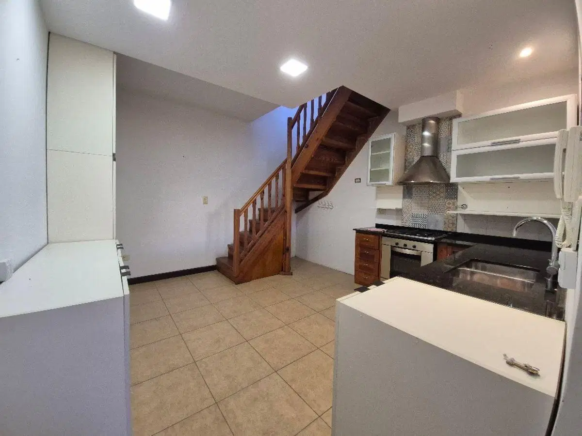 CASA PASILLO RECICLADA. Terraza de uso exclusivo. Quincho (Sin Expensas)COCHERA 4