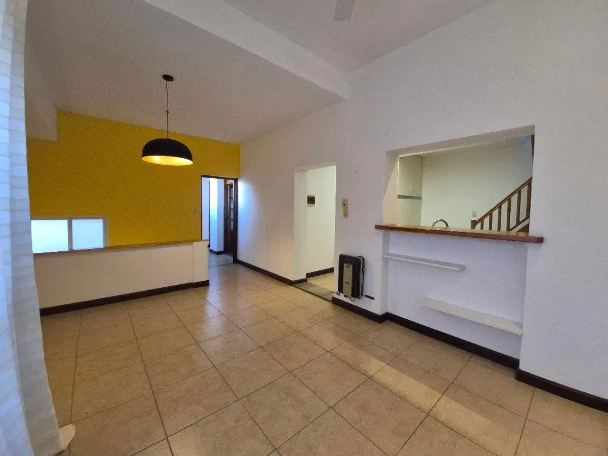 CASA PASILLO RECICLADA. Terraza de uso exclusivo. Quincho (Sin Expensas)COCHERA 3