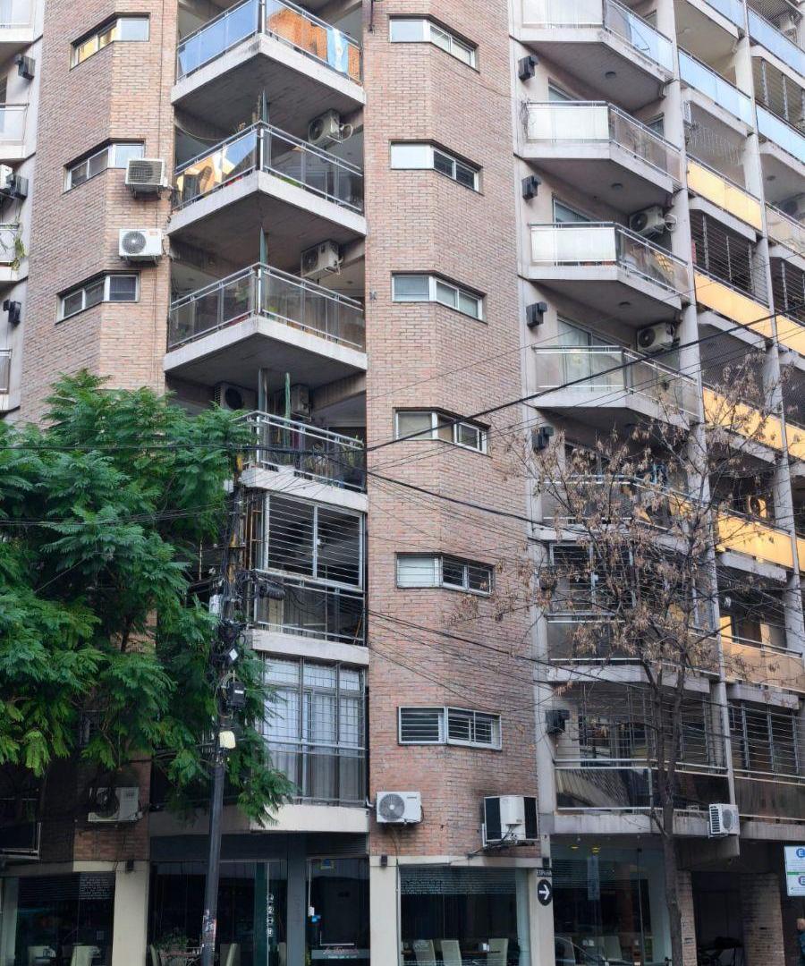 ESPAÑA Y BROWN (EXCELENTE UBICACION A METROS DEL PARQUE ESPAÑA) FRENTE con balcón