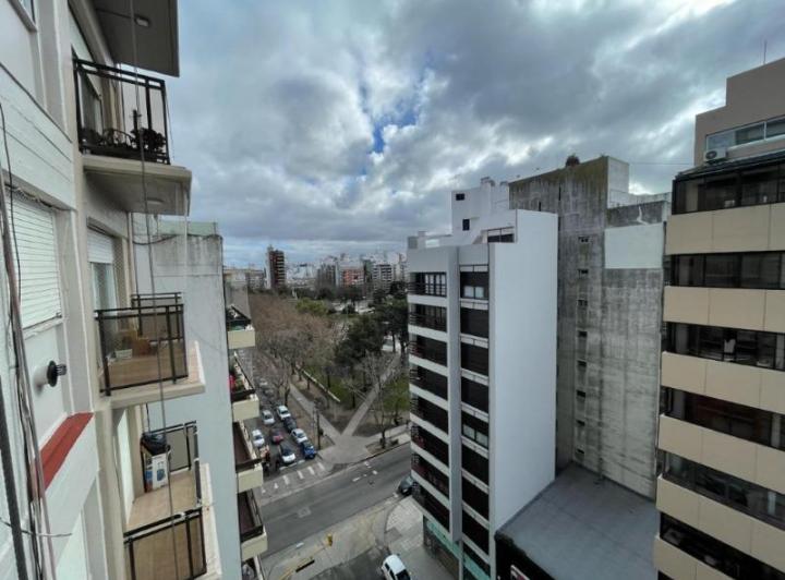 Alquiler 3 ambientes con balcon. Muy luminoso a metros de Plaza M 5