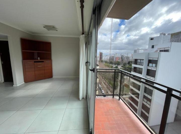 Alquiler 3 ambientes con balcon. Muy luminoso a metros de Plaza M 1