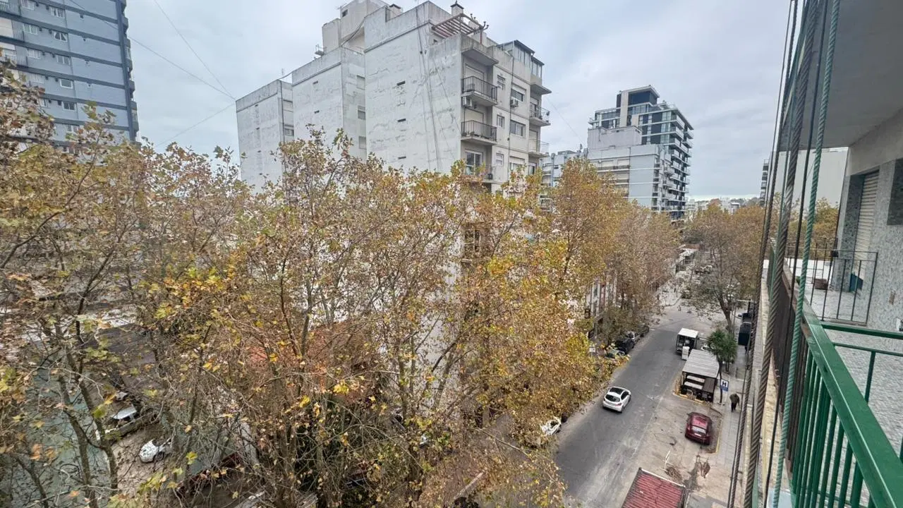 2 AMBIENTES RECICLADOS CON BALCÓN A LA CALLE - GUEMES 2
