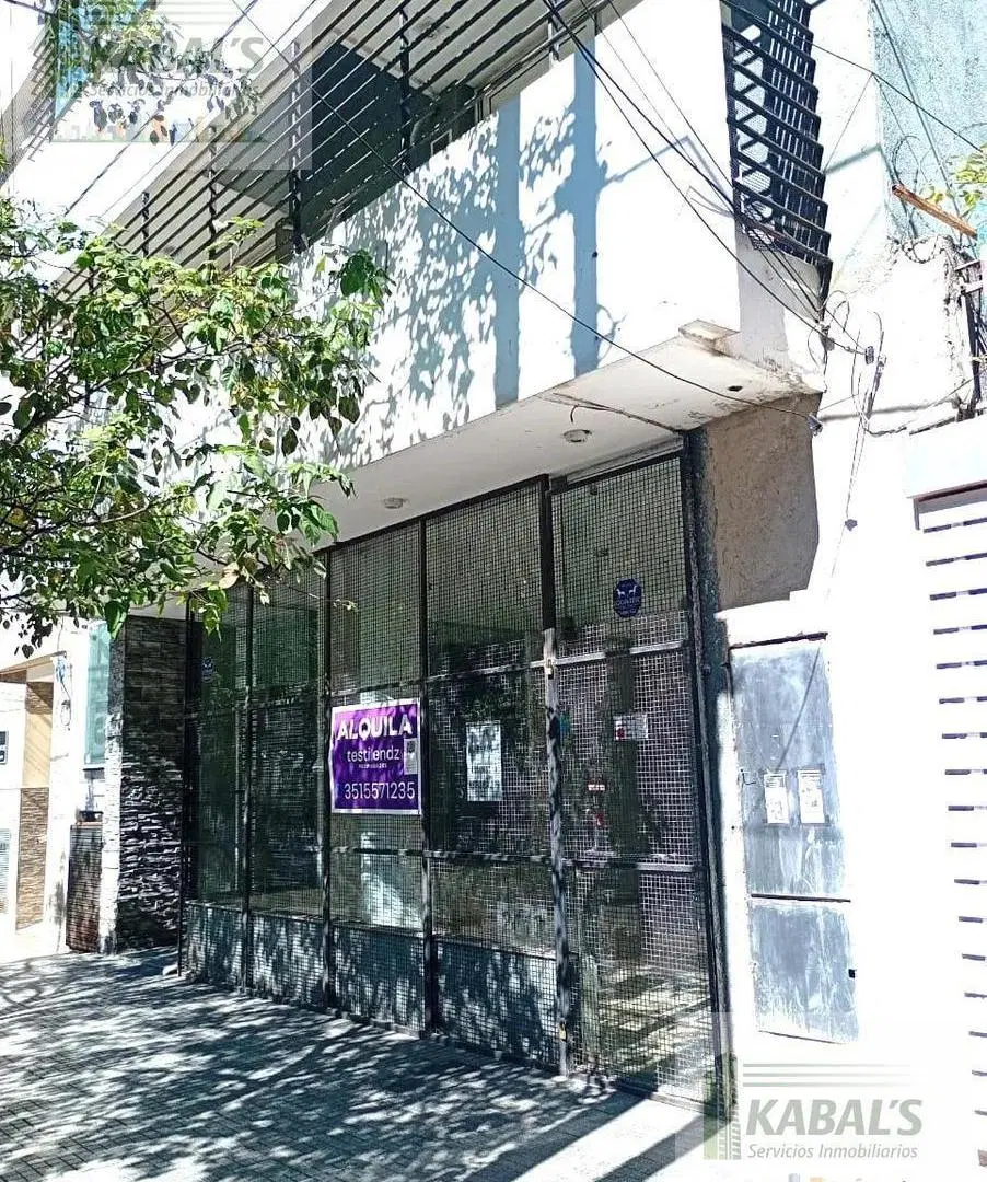 Local en Alberdi al 2400 1