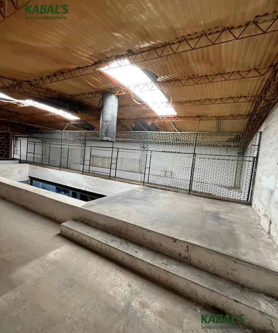 Foto de GALPÓN COMERCIAL DE 750 M² CUBIERTOS EN DOS PLANTAS CON OFICINAS, imagen 3