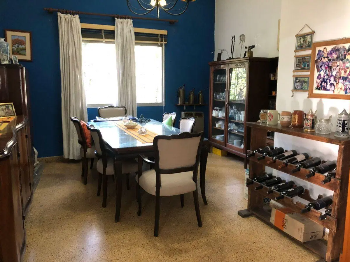 CASA EN VENTA EN MUY BUENA UBICACION, APTA CREDITO! 2