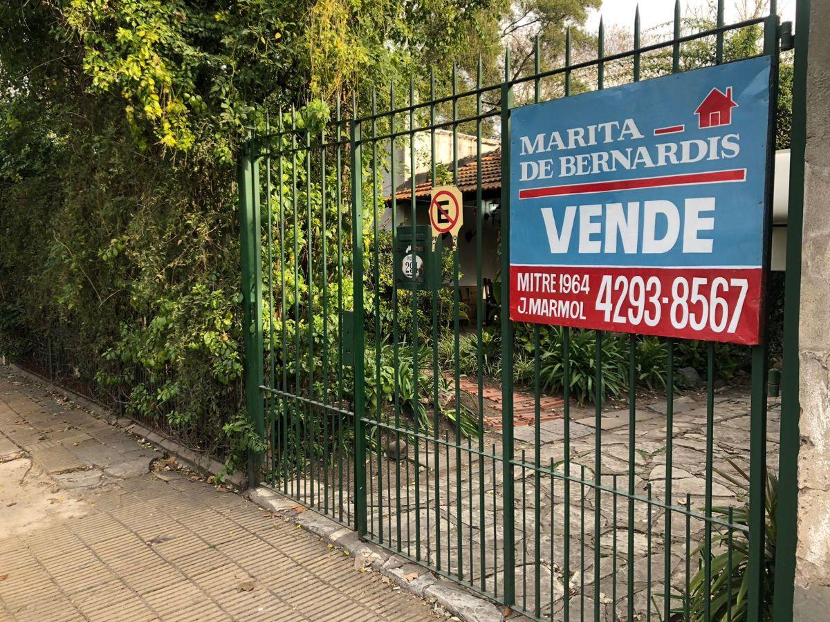 CASA EN VENTA EN MUY BUENA UBICACION, APTA CREDITO!