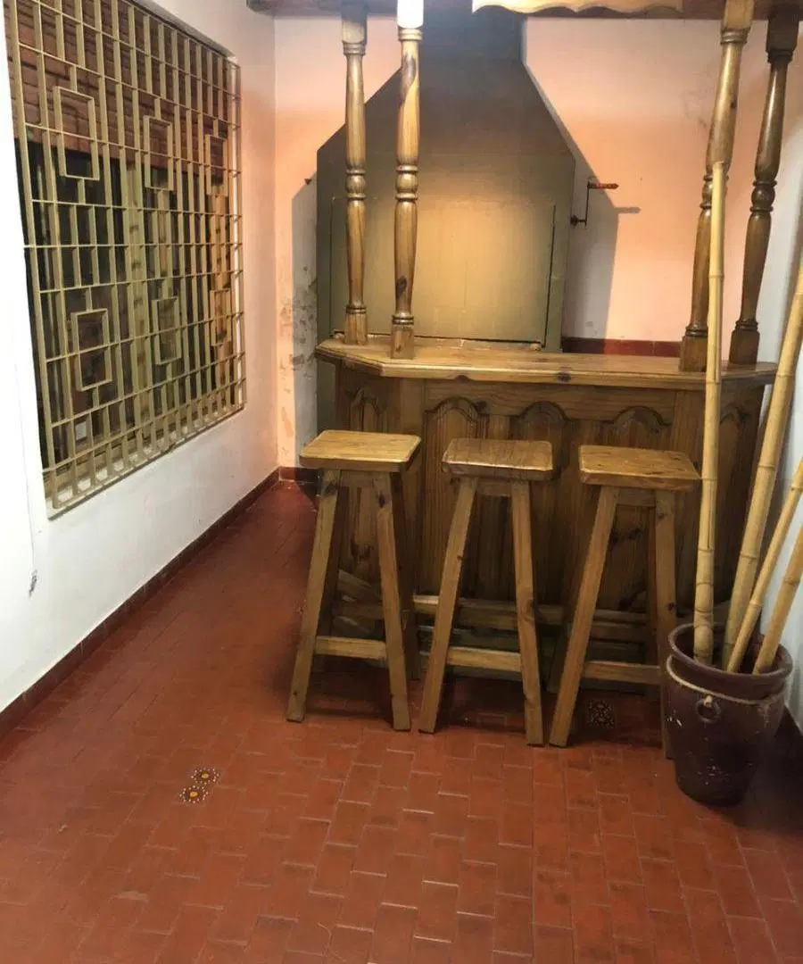 CASA CON AMPLIO FONDO! 1