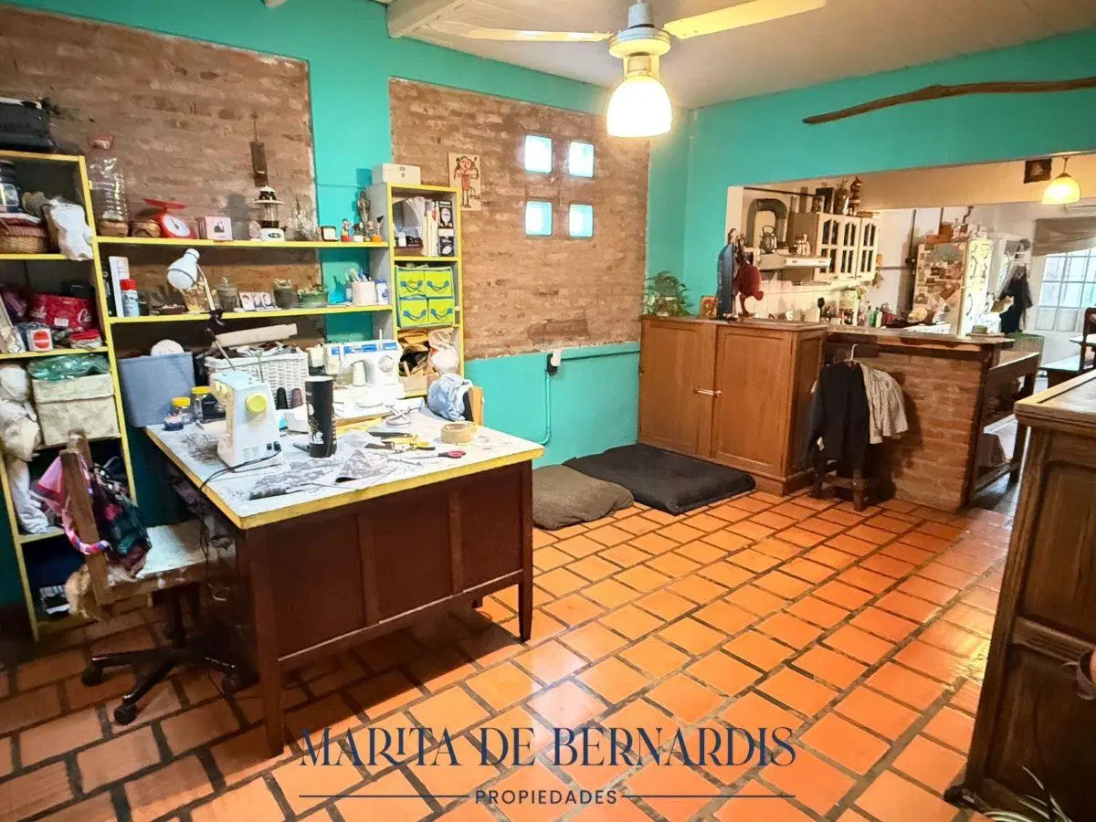 MPLIA CASA. EXCELENTE UBICACIÓN. CON JARDIN Y PILETA 1