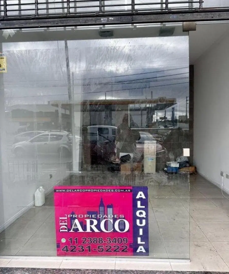LOCAL COMERCIAL. A 250 MTS.DEL BINGO ADROGUE 4