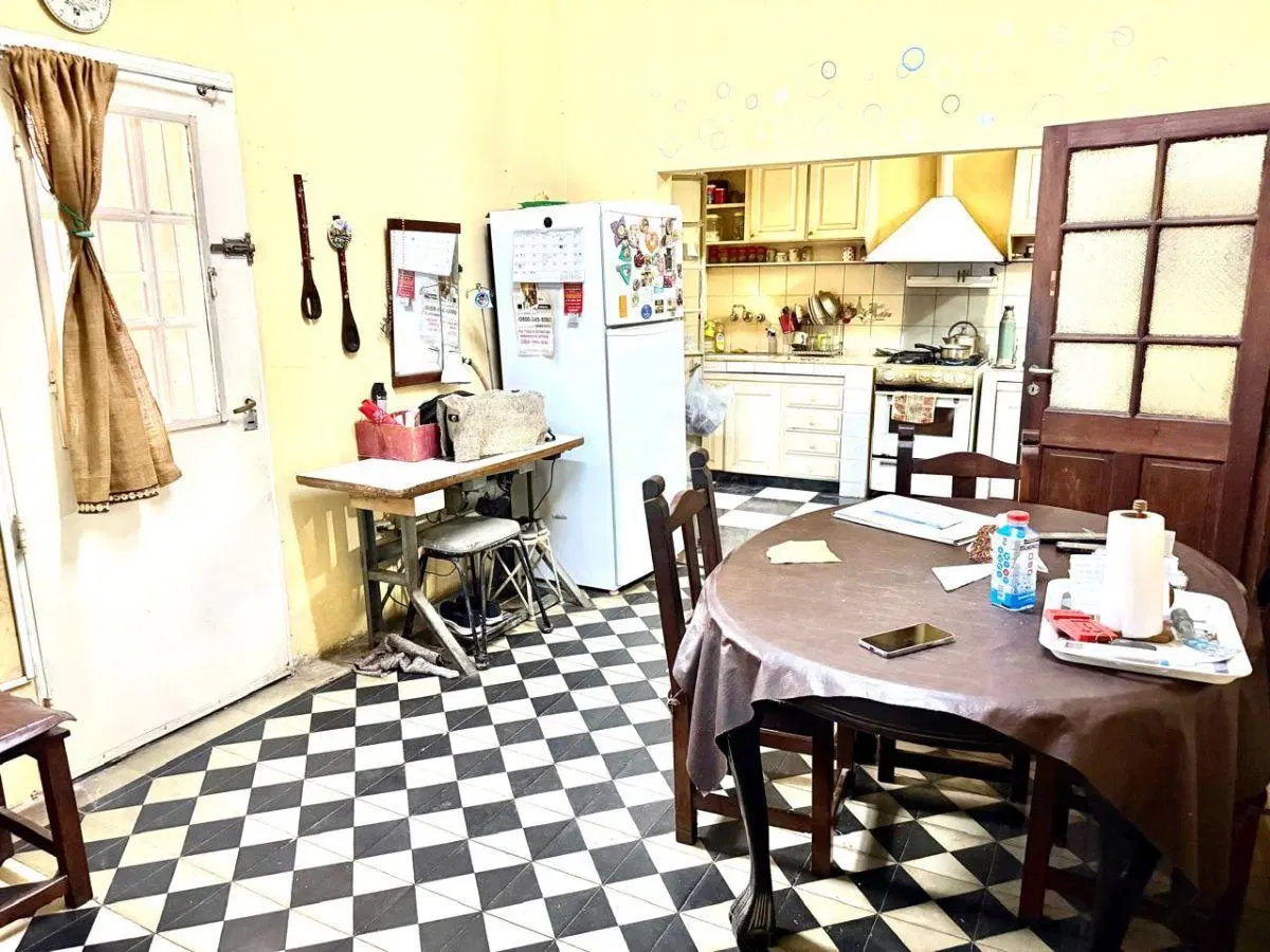 CASA CON AMPLIO PARQUE 3