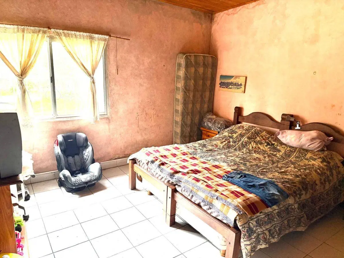 CASA CON AMPLIO PARQUE 2