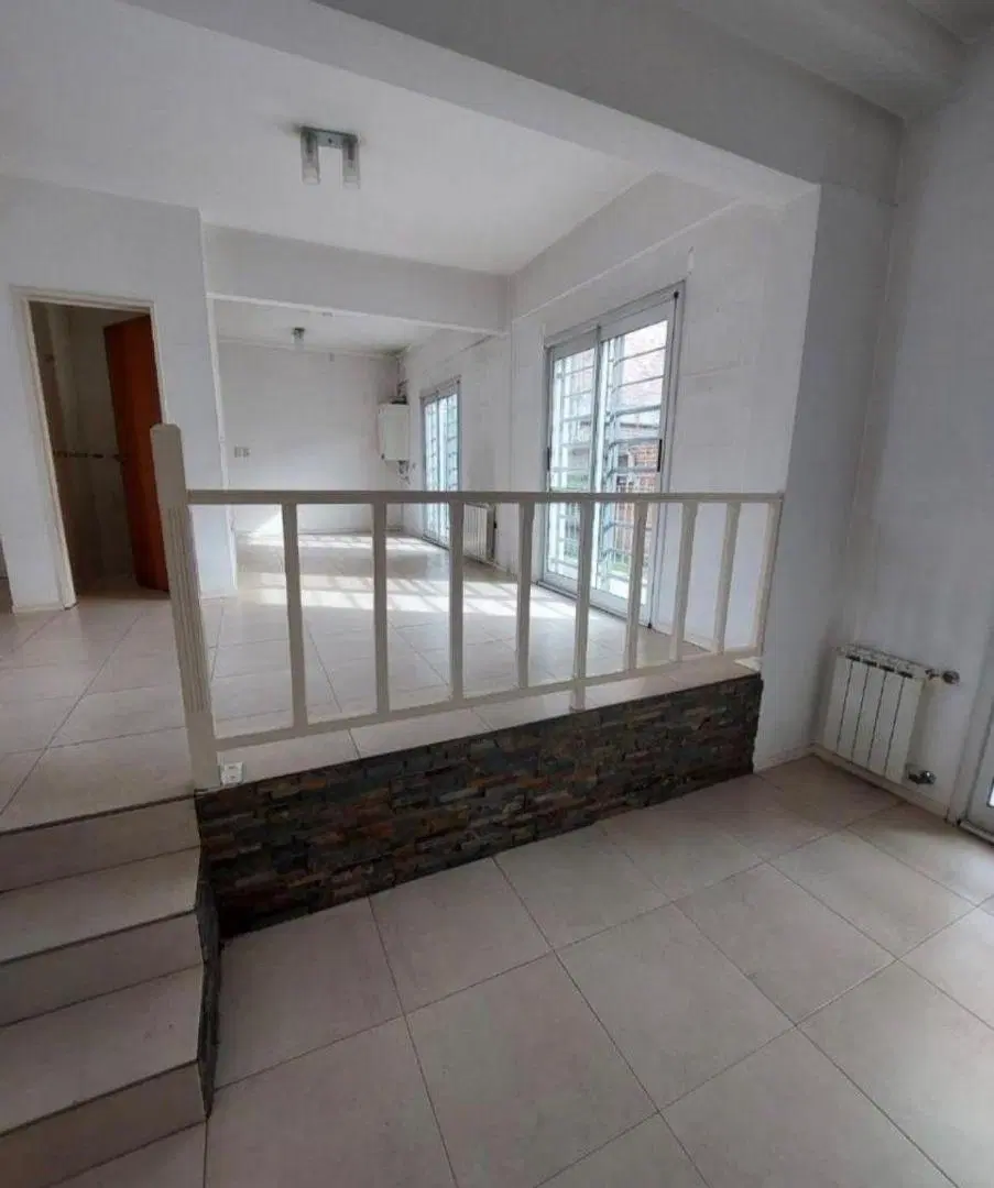 EXCELENTE DUPLEX CON JARDIN. 3