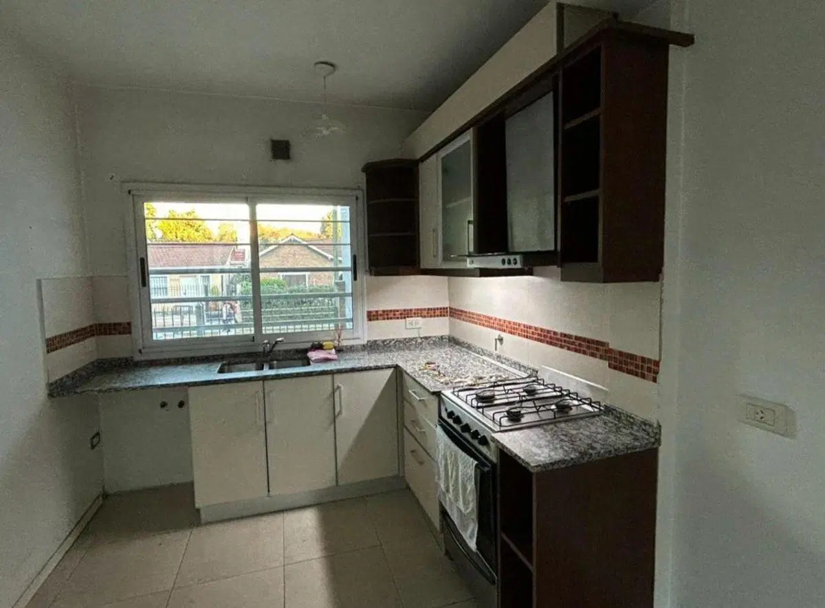 EXCELENTE DUPLEX CON JARDIN. 4