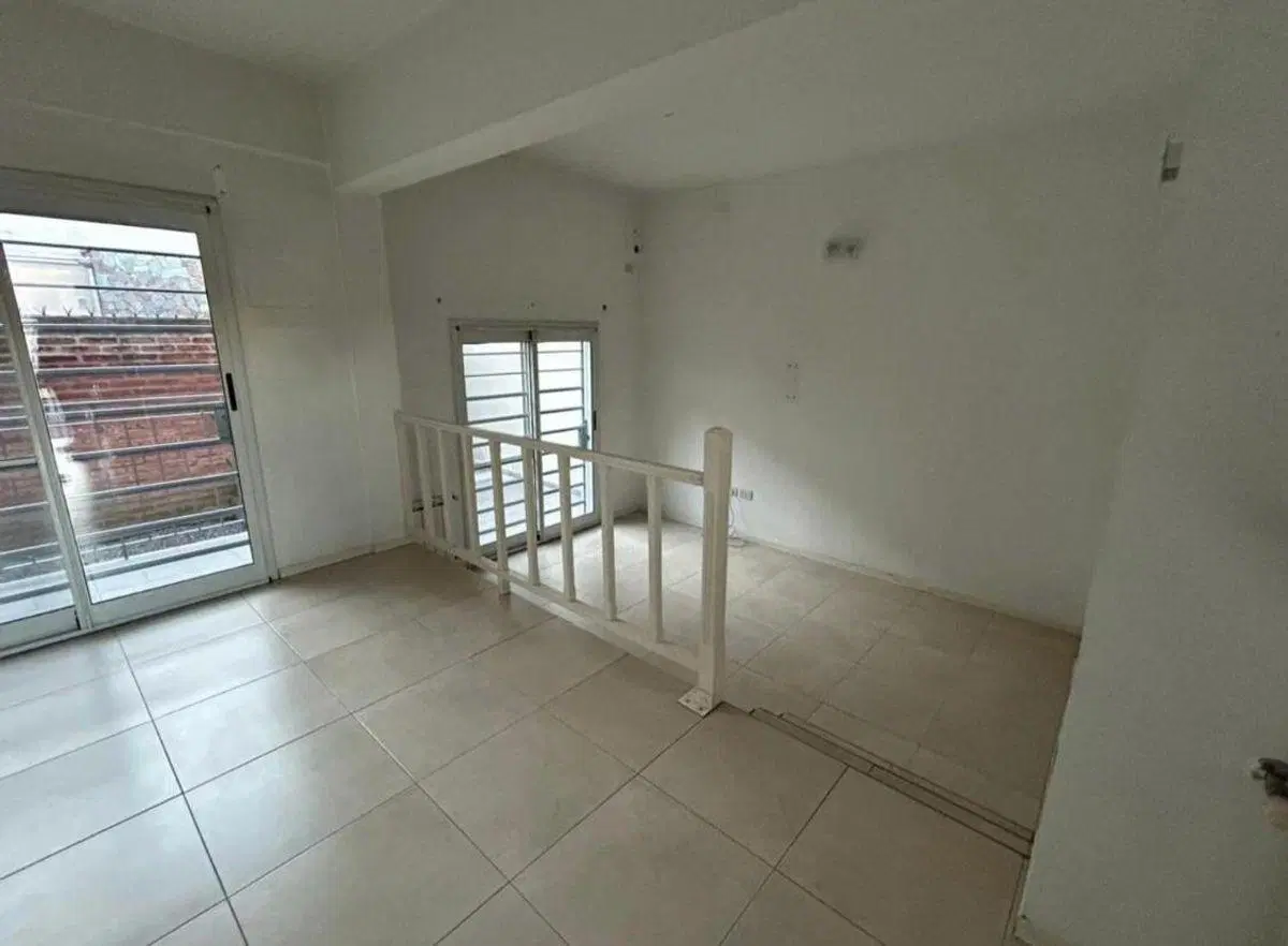 EXCELENTE DUPLEX CON JARDIN. 5
