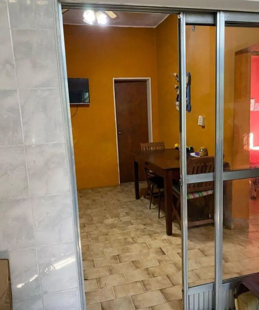 CASA CON AMPLIO PARQUE 1