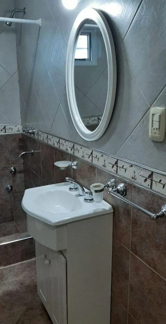 CASA EN IMPECABLE ESTADO CON ENTRADA DE AUTO 2