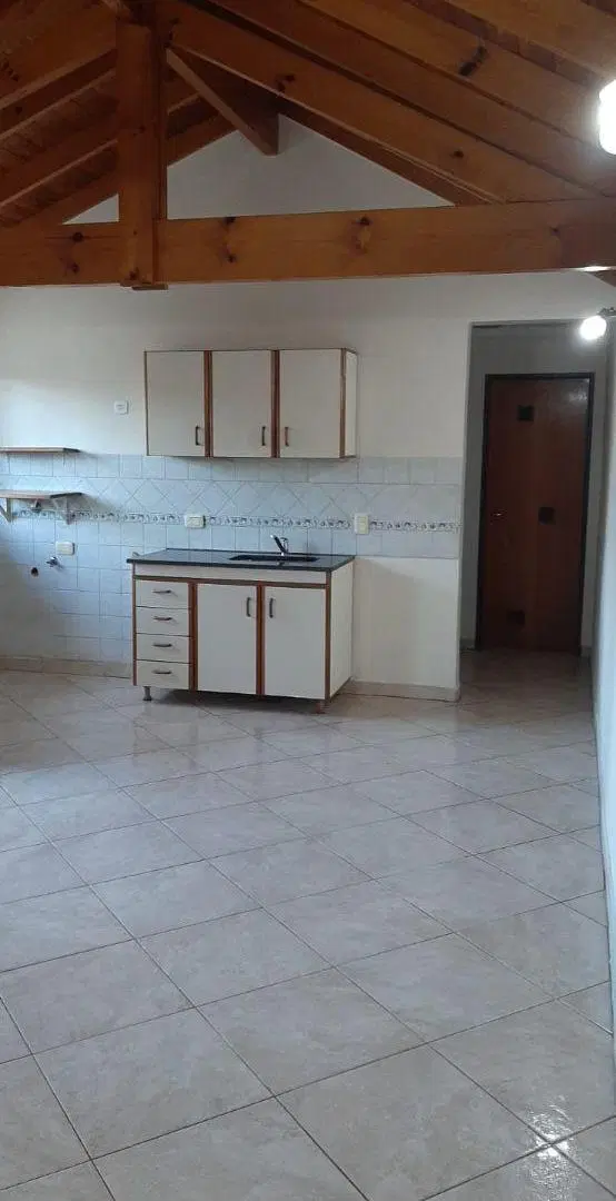 CASA EN IMPECABLE ESTADO CON ENTRADA DE AUTO 5