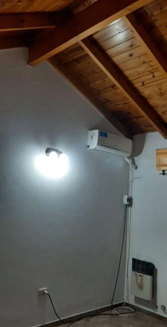 CASA EN IMPECABLE ESTADO CON ENTRADA DE AUTO 4