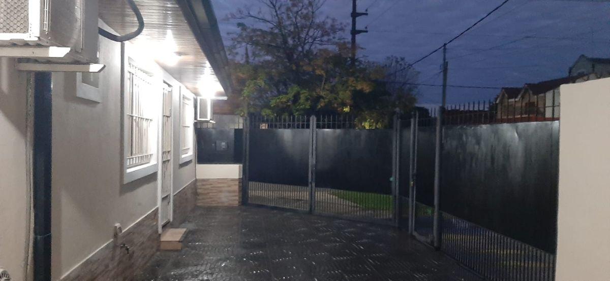CASA EN IMPECABLE ESTADO CON ENTRADA DE AUTO