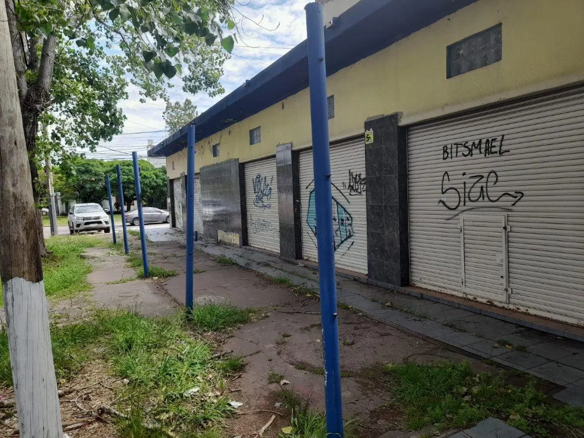 IMPORTANTE LOCAL EN ESQUINA CON DPTO. 4