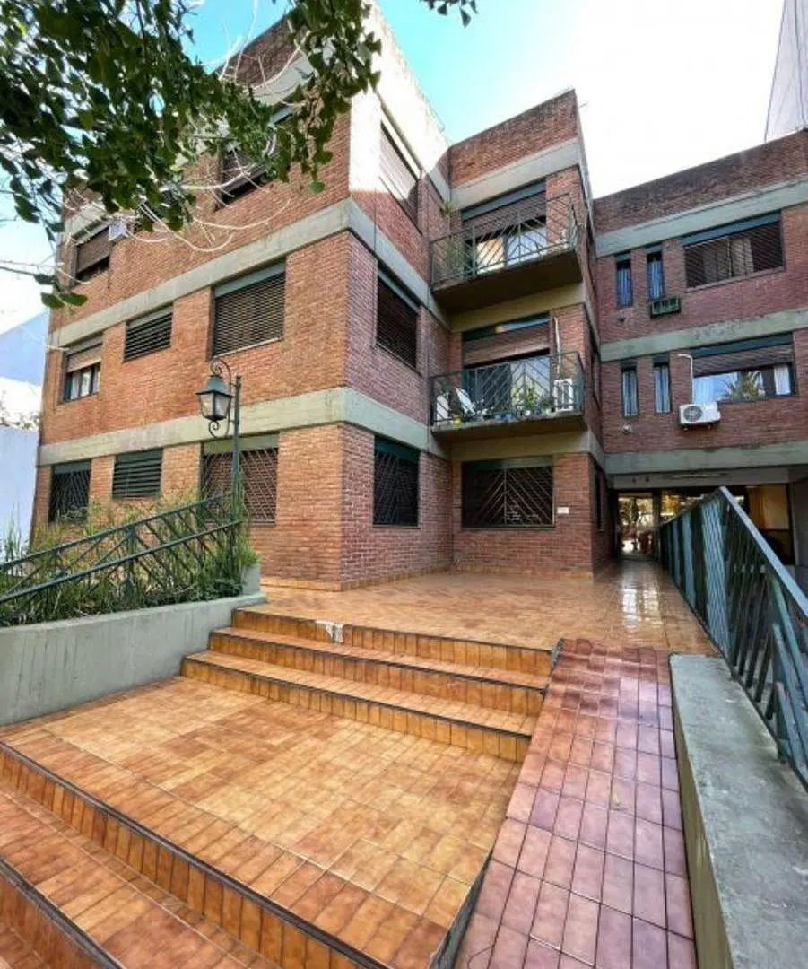 DEPARTAMENTO CON COCHERA - APTO CRÉDITO - EXCELENTE UBICACIÓN 2