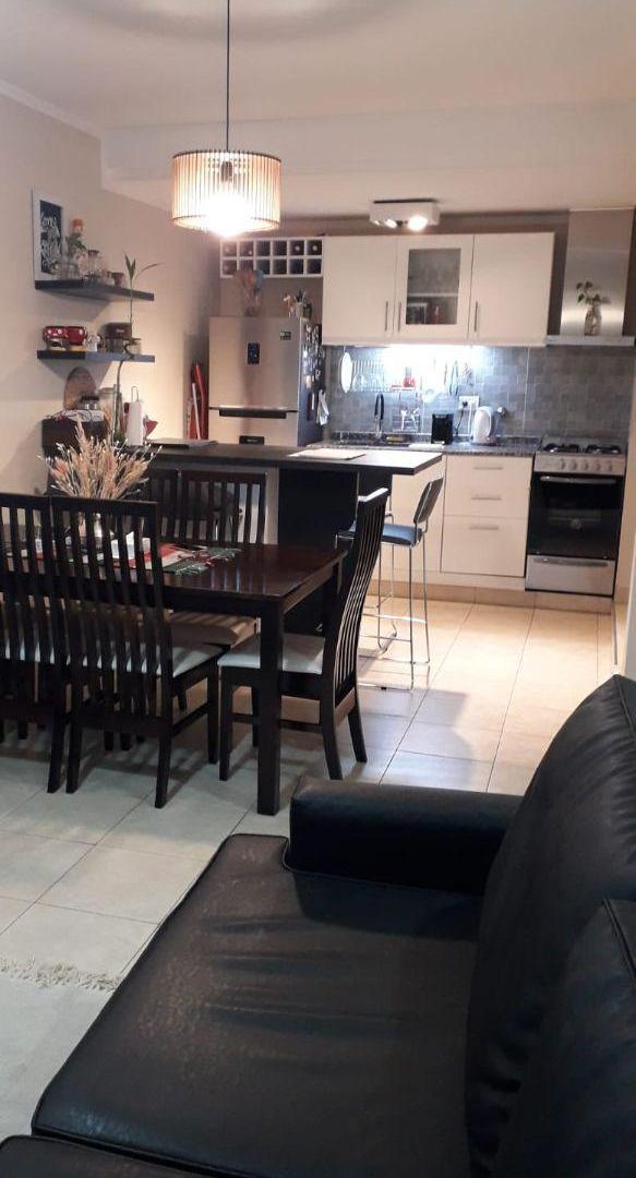 Foto de EXCELENTE DUPLEX CON JARDÍN Y ENTRADA DE AUTO. APTO CREDITO, imagen 3