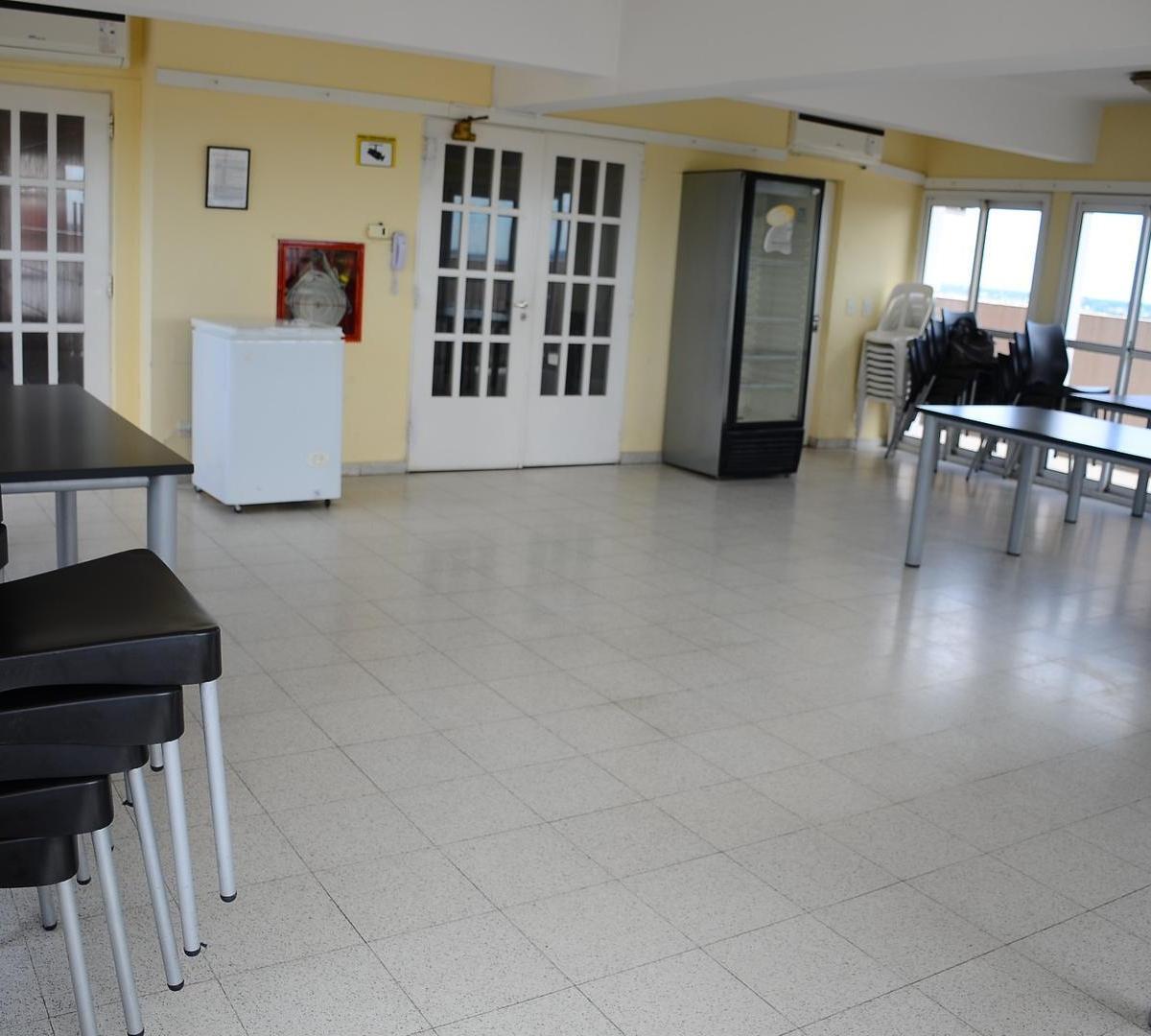 Departamento 3 Ambientes Piso Alto con Cochera - Tigre Centro 2