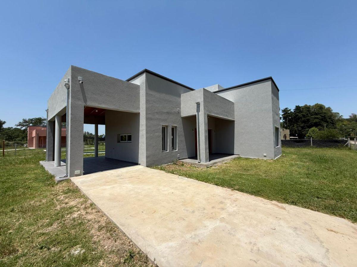 Casa con pileta a la venta en Barrio los Pinos, Exaltación de la Cruz - 143.000 USD