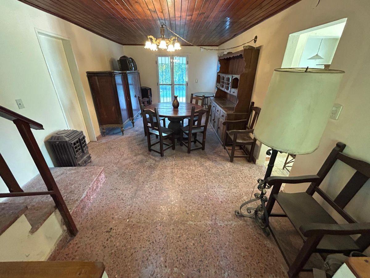 Casa en Venta sobre dos lotes de 1.000 m² cada uno (total 2.000 m²) — Barrio Parque Exaltación — Apt