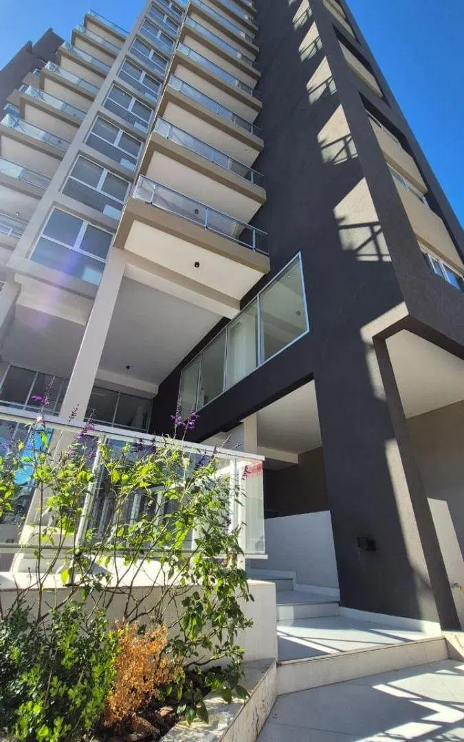 AMPLIO DEPARTAMENTO APTO PROFESIONAL 4