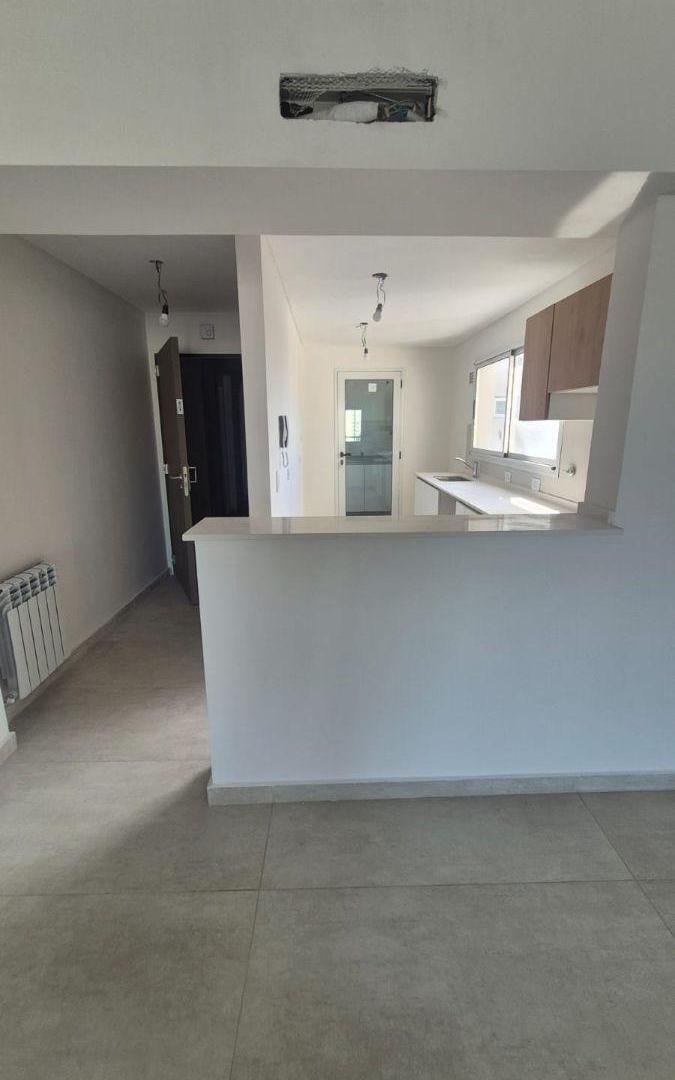 Departamento de 93 m² con 2 dormitorios en alquiler en Remedios de Escalada a estrenar