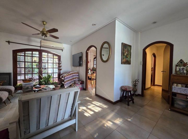 VENTA- CASA 6 AMB-COCHERA-JARDÍN. VILLA LUGANO 2