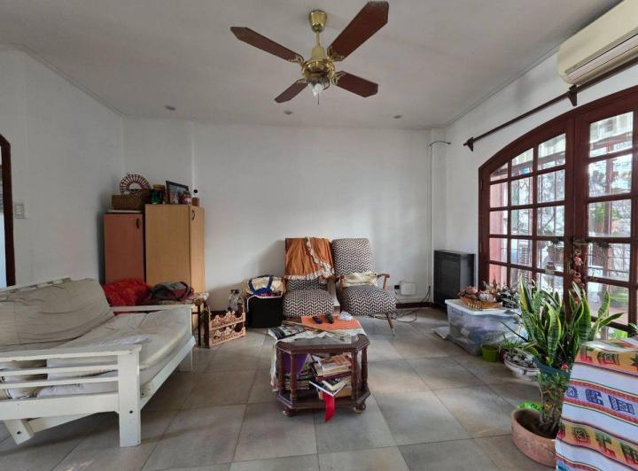 VENTA- CASA 6 AMB-COCHERA-JARDÍN. VILLA LUGANO 1