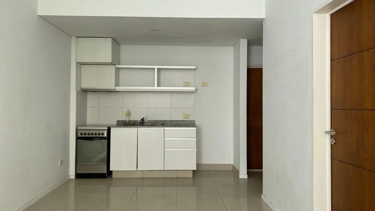 VENTA MONOAMBIENTE PARQUE CHAS CON PATIO Y VERDE 2