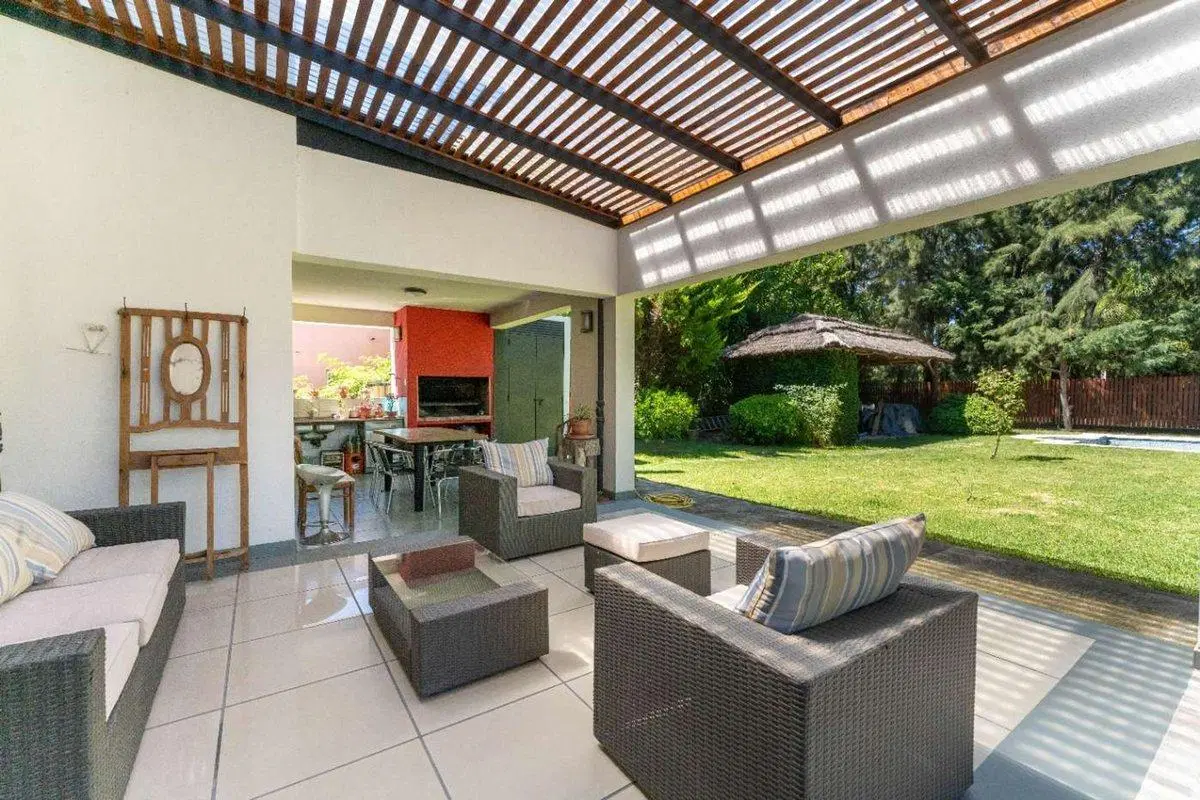 VENTA . CASA - 5 AMB. B°. SANTA CLARA - TIGRE 4