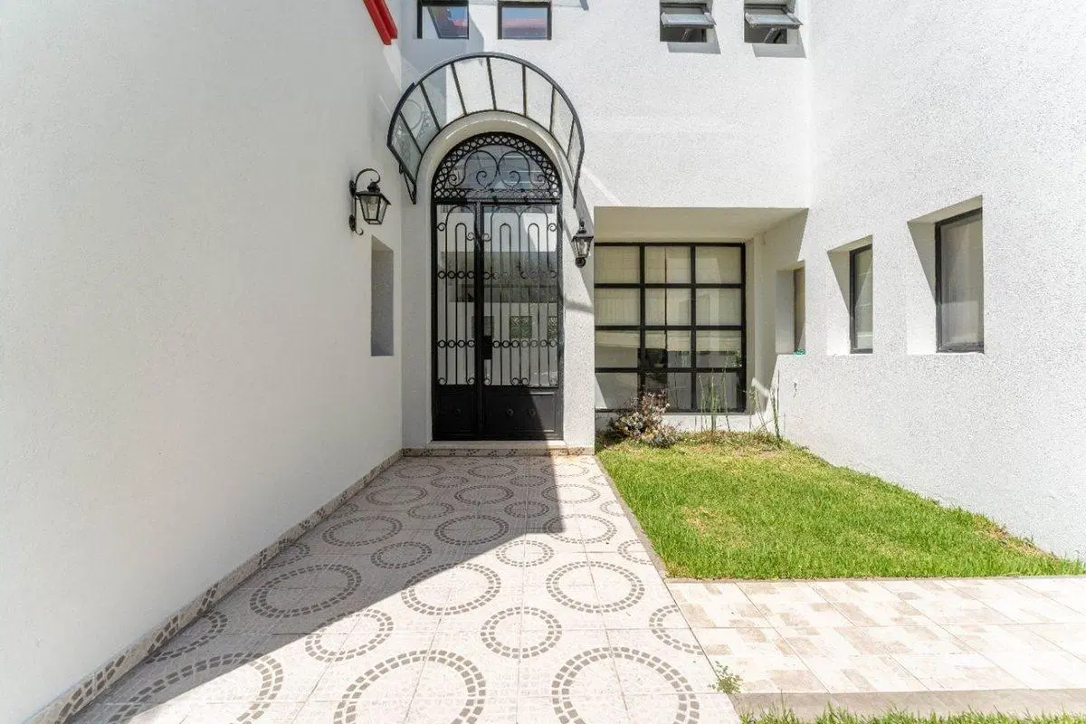 VENTA . CASA - 5 AMB. B°. SANTA CLARA - TIGRE 2