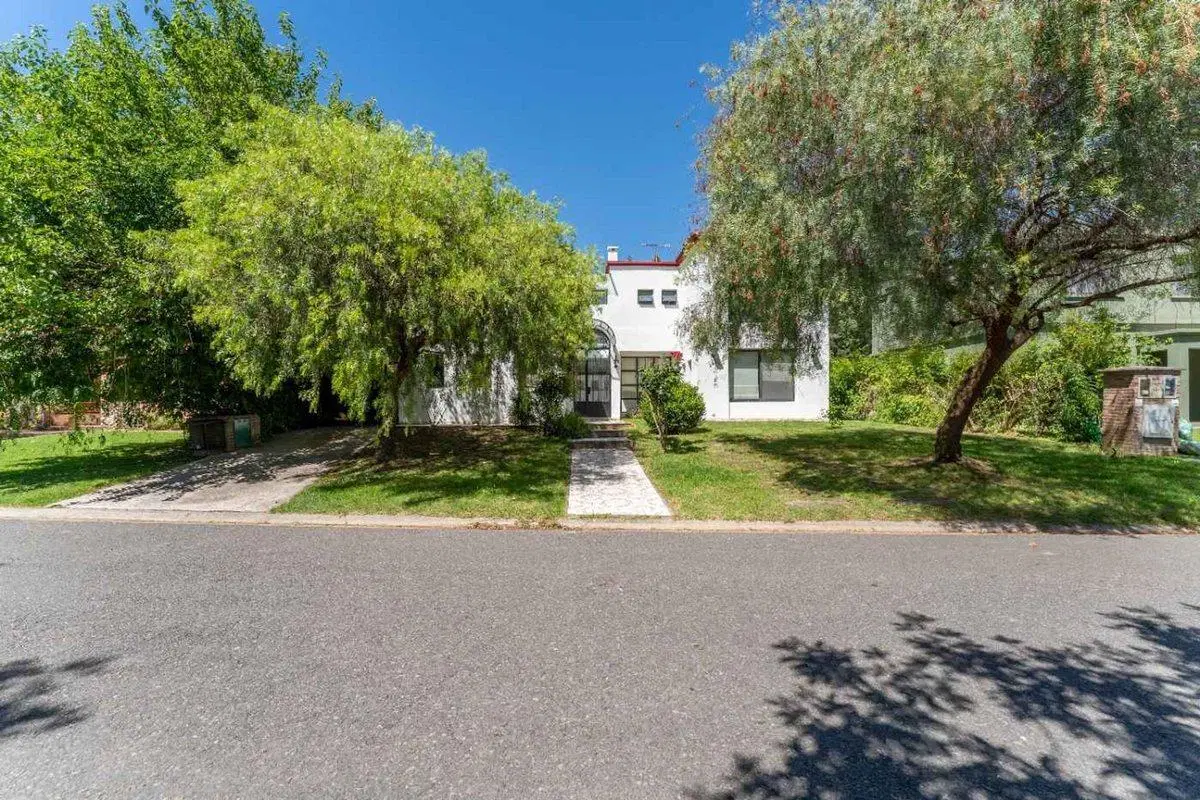 VENTA . CASA - 5 AMB. B°. SANTA CLARA - TIGRE 3