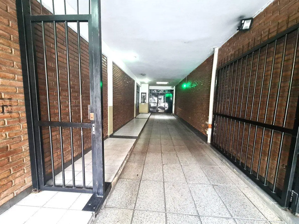 VENTA DE AMPLIO DOS AMBIENTES EN EL BARRIO DE ONCE 5