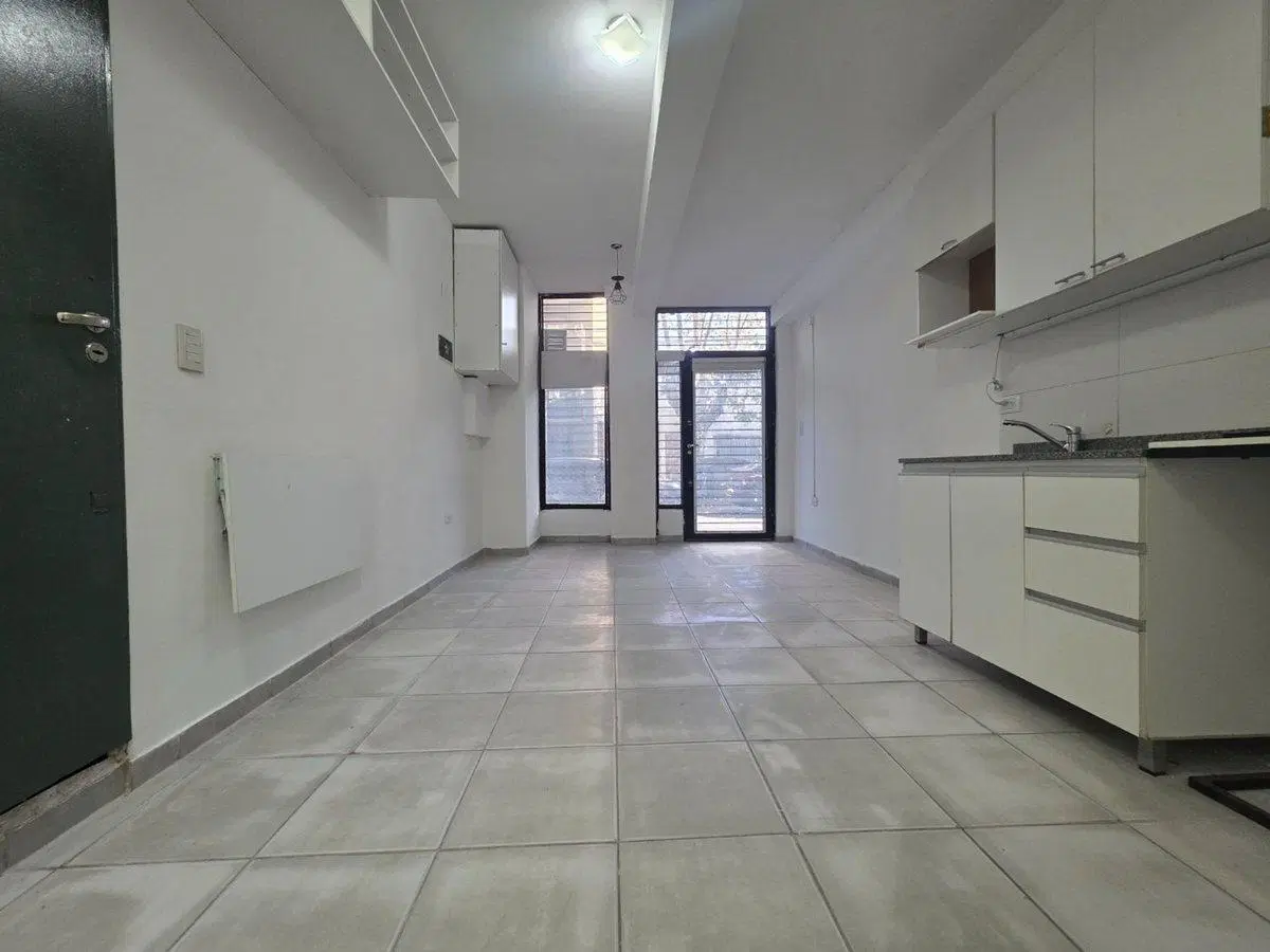 VENTA. MONOAMBIENTE APTO COMERCIAL EN PARQUE CHAS 5