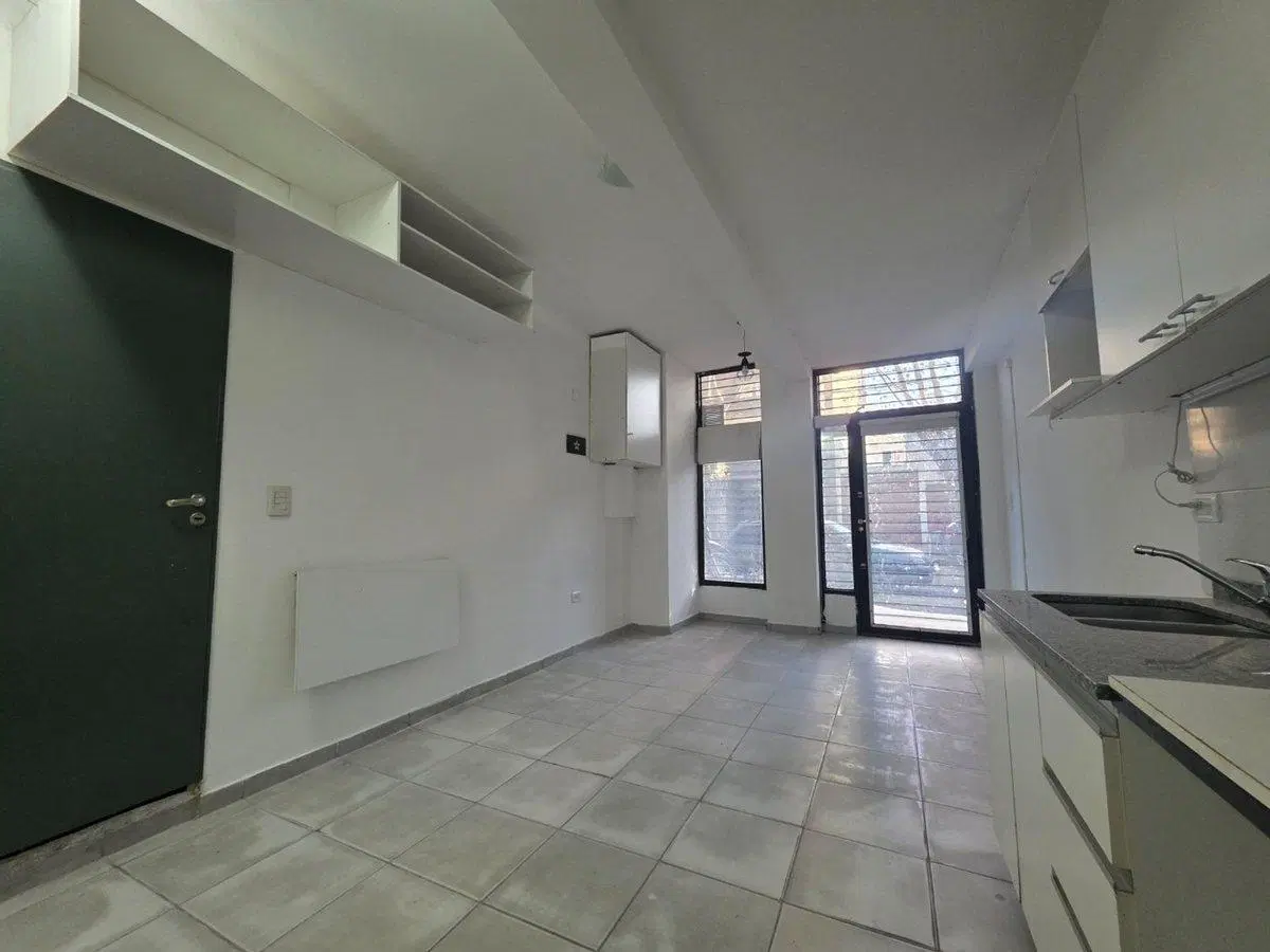 VENTA. MONOAMBIENTE APTO COMERCIAL EN PARQUE CHAS 3