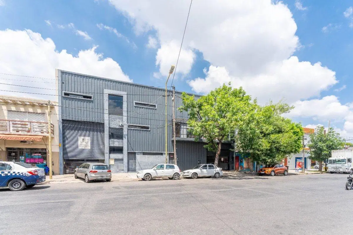 GALPÓN INDUSTRIAL EN ALQUILER 1200 M² VILLA LYNCH 5
