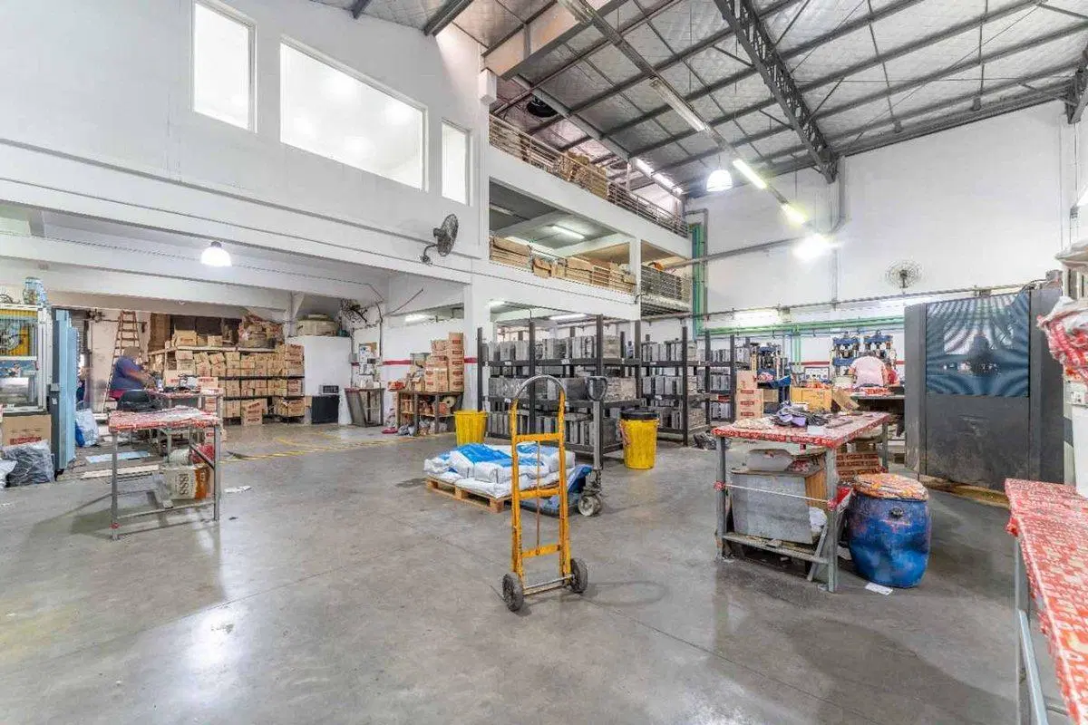 GALPÓN INDUSTRIAL EN ALQUILER 1200 M² VILLA LYNCH 3