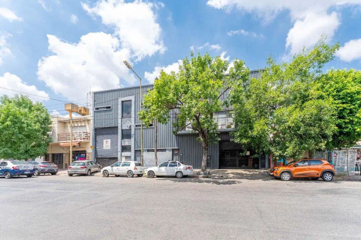 GALPÓN INDUSTRIAL EN ALQUILER 1200 M² VILLA LYNCH 2